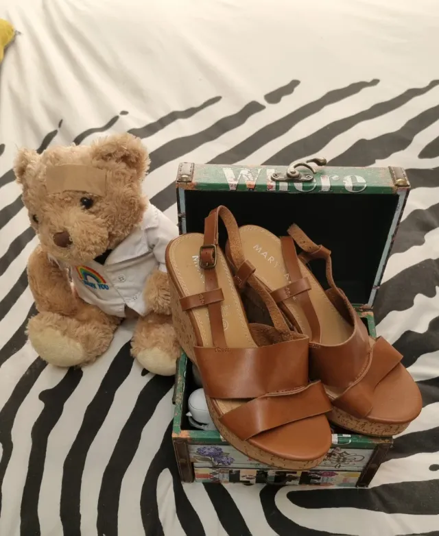 Sandalias cuña Maripaz marrones