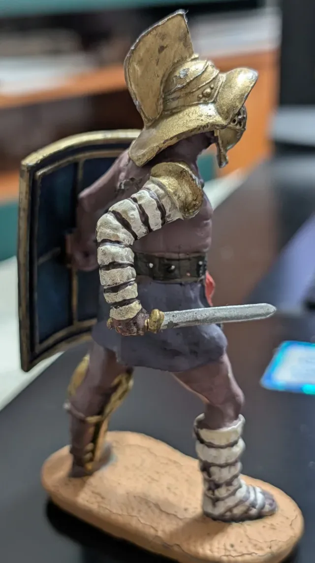 Statuina di Gladiatore Romano in Piombo