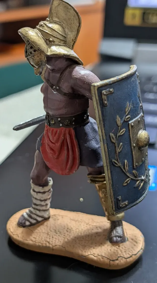 Statuina di Gladiatore Romano in Piombo