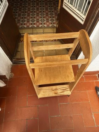 Torre di apprendimento Montessori in legno