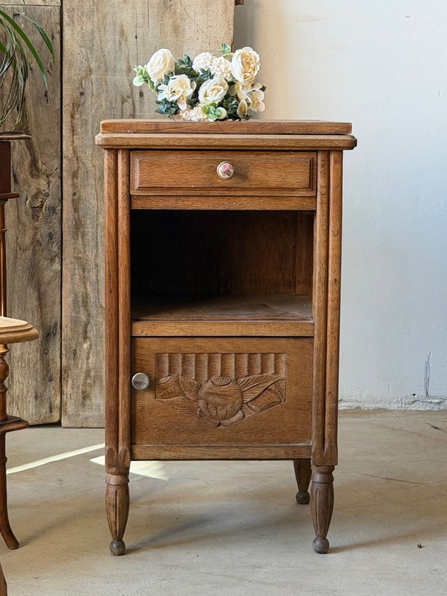 Tavolino ausiliario in legno francese