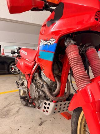 Honda Dominator 650 Roja