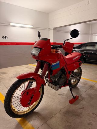 Honda Dominator 650 Roja