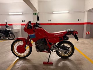 Honda Dominator 650 Roja