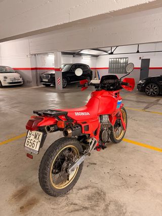 Honda Dominator 650 Roja
