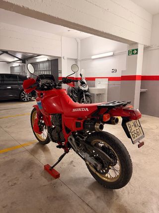 Honda Dominator 650 Roja