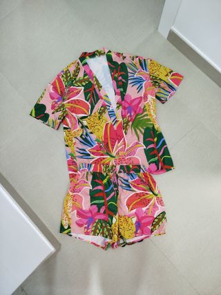 Conjunto Shein floral talla S, pero es amplio.