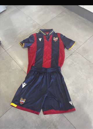 Conjunto Macron Fútbol Rojo y Azul