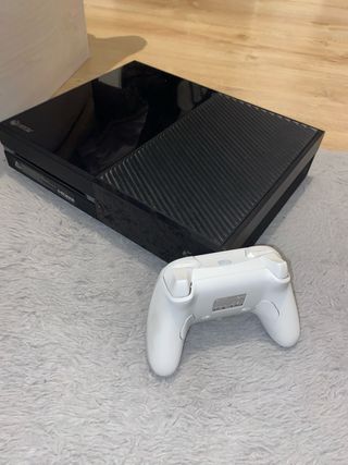 Xbox One Negra + Mando Blanco