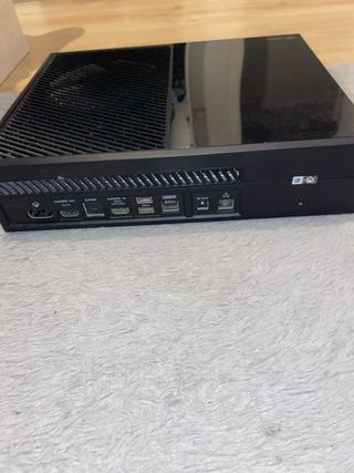 Xbox One Negra + Mando Blanco