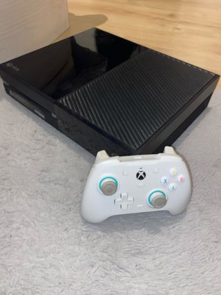 Xbox One Negra + Mando Blanco