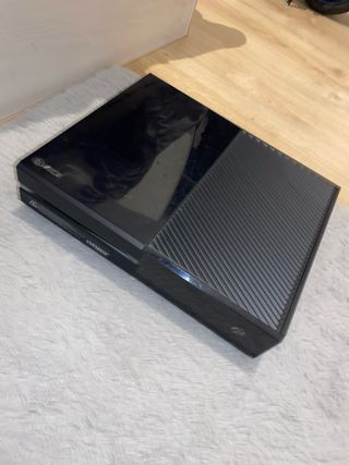 Xbox One Negra + Mando Blanco