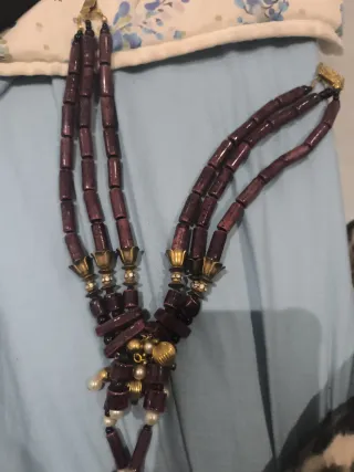 Collar único morado y dorado