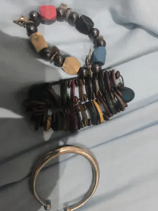 Lote de pulseras variadas