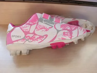 Botas de fútbol para niña rosas