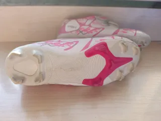 Botas de fútbol para niña rosas