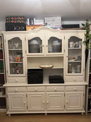 Aparador con vitrina para salón