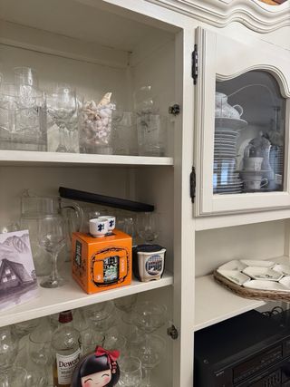 Aparador con vitrina para salón