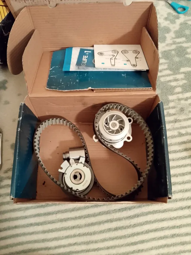 Kit Distribución DAYCO KTBWP2961 VAG