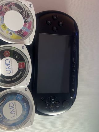 Sony PSP Negra + 6 UMDs