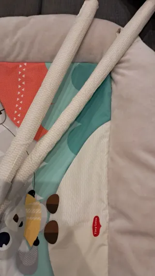 Parque infantil bebé con juguetes.  Marca Tynilove