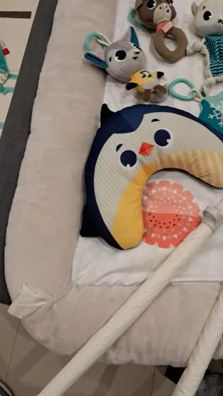 Parque infantil bebé con juguetes.  Marca Tynilove