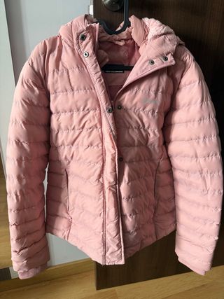 Plumas rosa con capucha