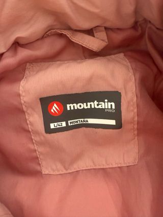 Plumas rosa con capucha