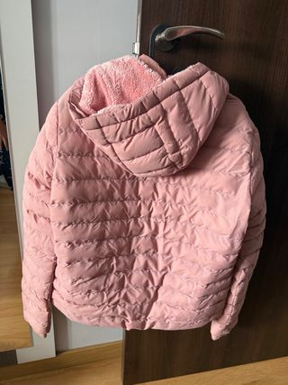 Plumas rosa con capucha