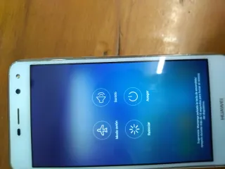 Móvil Huawei Blanco y Dorado