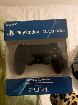 Consola Playstation 4 Negra