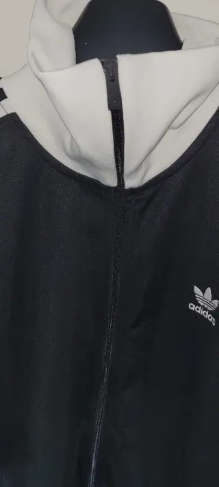 Chaqueta Adidas Classic negra y blanca