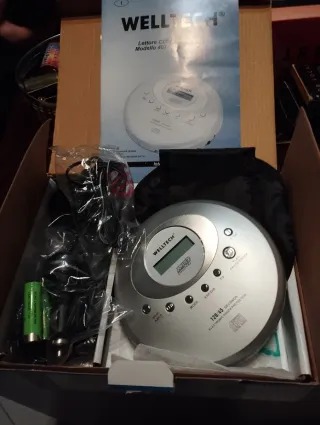 Lettore CD Welltech portatile con MP3 mai usato