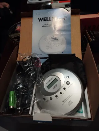 Lettore CD Welltech portatile con MP3 mai usato