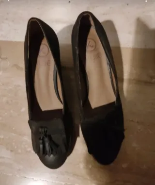 Zapatos negros con flecos