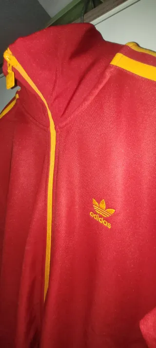 Chaqueta Adidas classic roja y amarilla