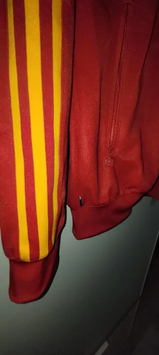 Chaqueta Adidas classic roja y amarilla