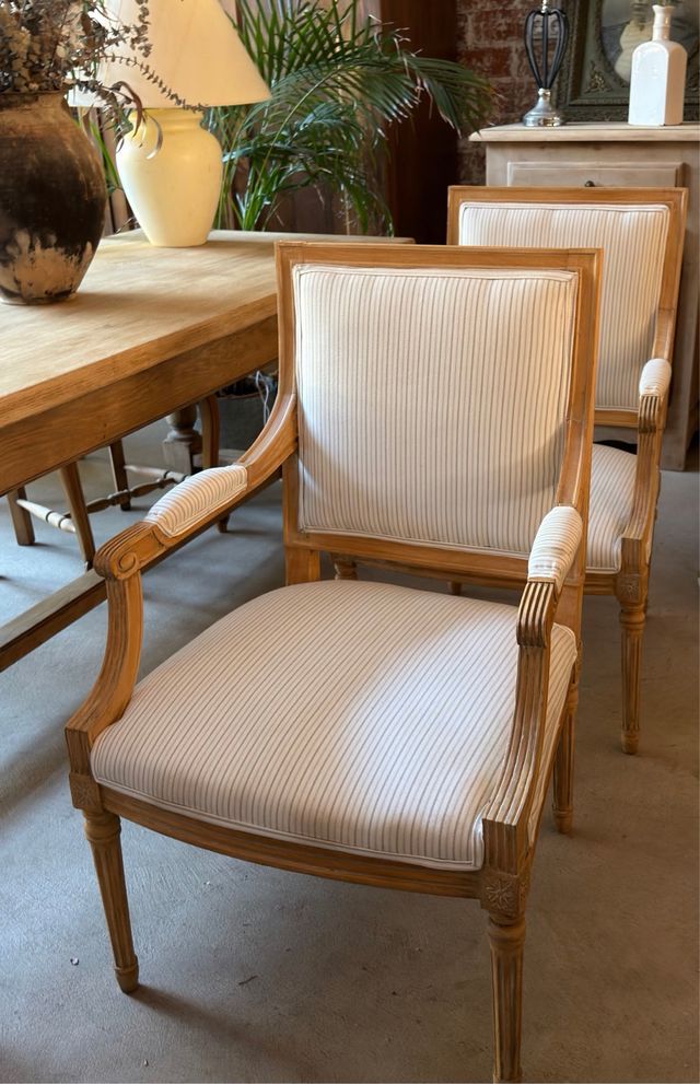 Coppia di poltrone francesi stile Luigi XVI in rovere