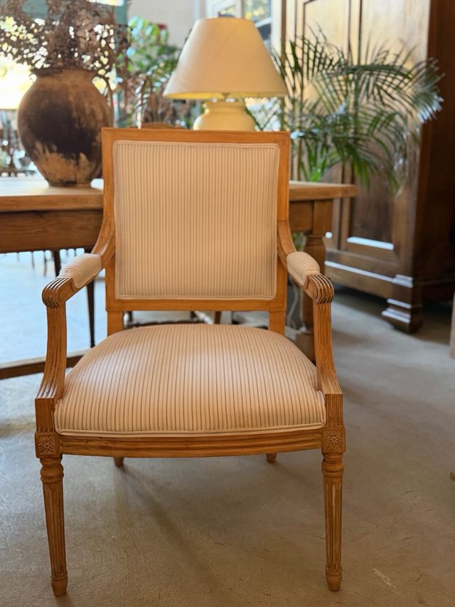 Coppia di poltrone francesi stile Luigi XVI in rovere