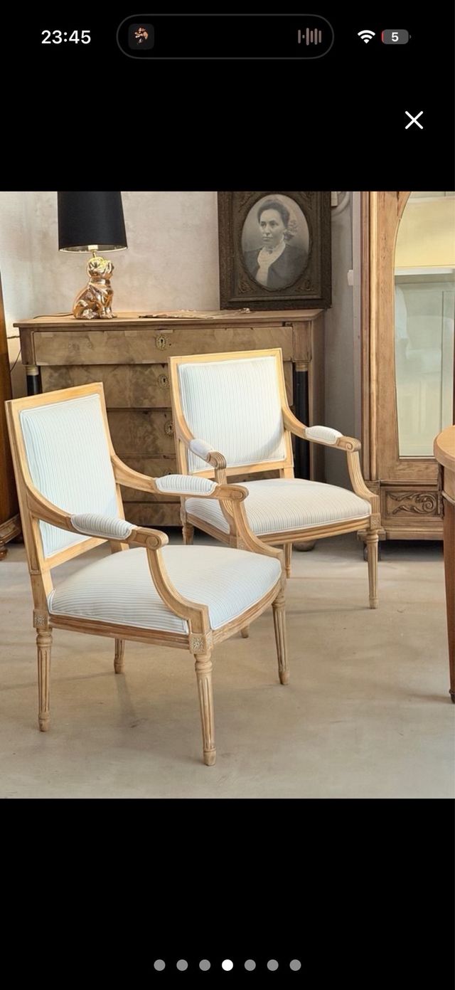 Coppia di poltrone francesi stile Luigi XVI in rovere