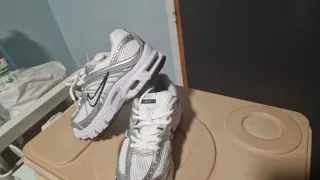 Nike Deportivas Blancas y Plateadas