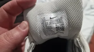 Nike Deportivas Blancas y Plateadas