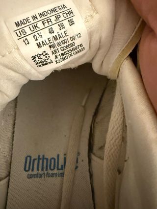 Sneakers Adidas bianche e grigie