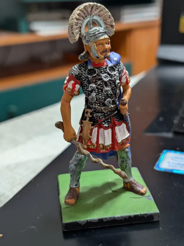 Figura in piombo di un centurione romano