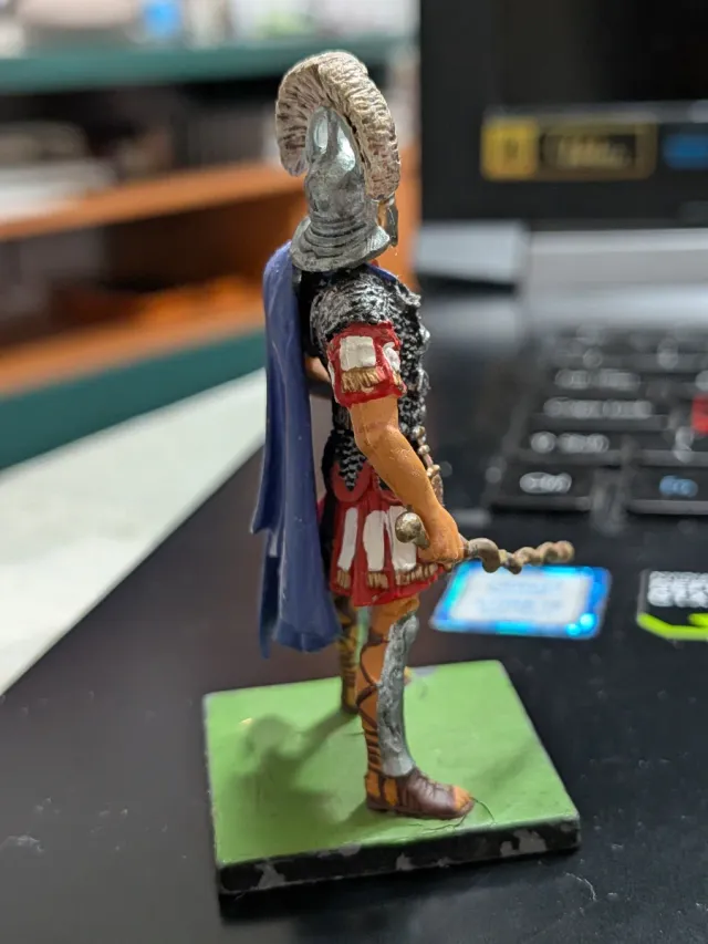 Figura in piombo di un centurione romano