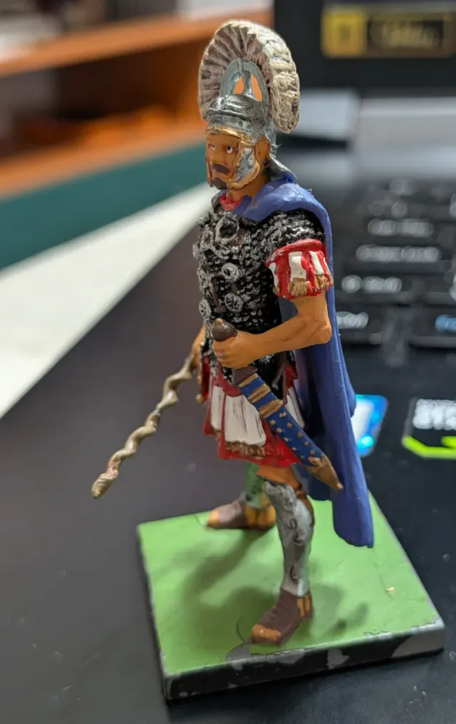 Figura in piombo di un centurione romano