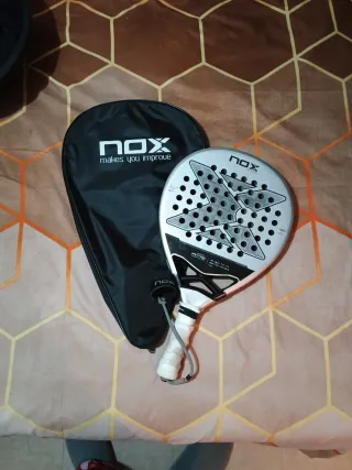 Pala Nox AT10 Genius 18K Agustín Tapia