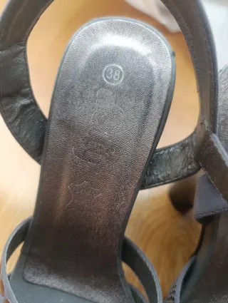 Sandalias tacón grises tachuelas