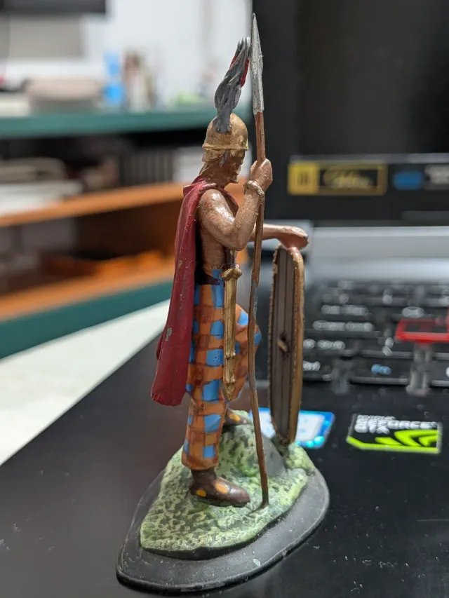 Figura in piombo di un capo senón