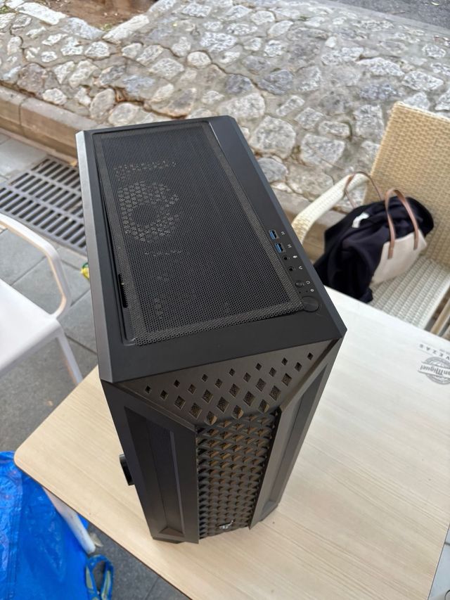 PC Gamer Tempest PSU PRO 650W